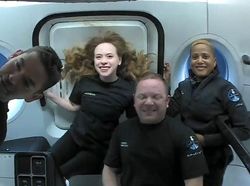 Detik-detik 4 Astronaut Amatir SpaceX Selamat Balik ke Bumi