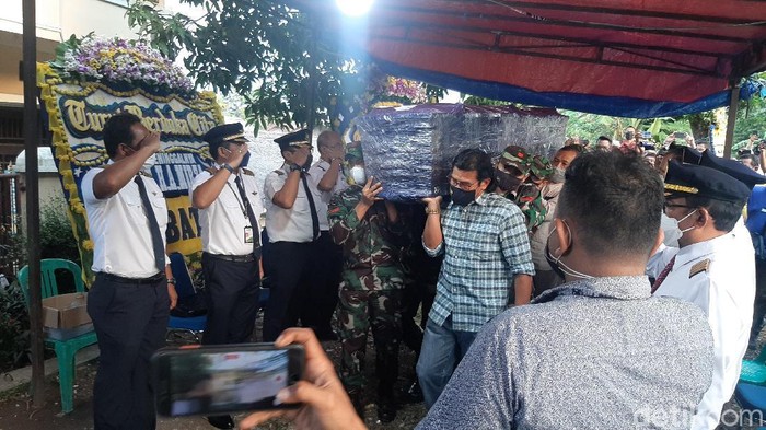 Jenazah pilot Rimbun Air tiba di rumah duka di Bogor
