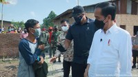 Sigit pun mengaku bangga menerima jaket dari Jokowi. Dia mengatakan momen itu tak akan pernah dilupakan. (Foto: Tangkapan layar YouTube Sekretariat Presiden)
