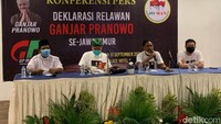 Ganjar Pranowo adalah sosok generasi muda yang pantas dan mumpuni untuk menjadi Presiden dan melanjutkan kepemimpinan Presiden Joko Widodo, kata Perwakilan Relawan Jokowi dari Malang, Warto Adi, di sela-sela Deklarasi dukung Ganjar Pranowo - Erick Thohir maju pada Pemilihan Presiden dan Wakil Presiden 2024 di Garden Palace Hotel Surabaya, Jumat (17/9).