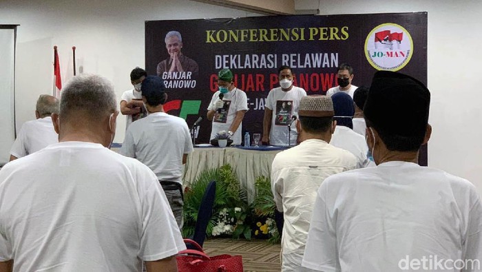 Joman Jawa Timur Deklarasi Dukung Ganjar Pranowo Joman Jawa Timur melakukan deklarasi mendukung Ganjar Pranowo untuk Capres 2024. Deklarasi dilakukan di Garden Palace Hotel Surabaya, Jumat (17/9).