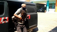 Kapolsek Comal, AKP Heru Irawan menjelaskan, Babinkantibmas sudah sepekan ini menyisir warga yang belum sempat vaksinasi, terutama para lansia yang tidak bisa datang sendiri ke gerai vaksinasi.