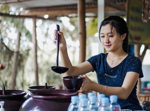 Kenalan Yuk! Ini Sabrina, Selebgram Manis Penjual Cendol di Kediri