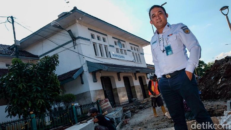 Kepala Stasiun Manggarai Widy Aries Subiyanto Kepala Stasiun Manggarai Widy Aries Subiyanto