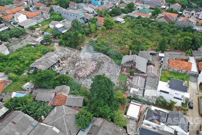 Lahan pembuangan dan pembakaran sampah di Pondok Betung, Pondok Aren, Tangsel. (Warga via Pasangmata detikcom)