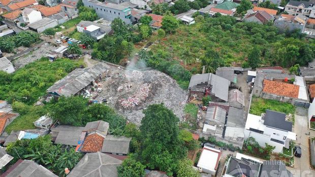 Lahan pembuangan dan pembakaran sampah di Pondok Betung, Pondok Aren, Tangsel. (Warga via Pasangmata detikcom) Lahan pembuangan dan pembakaran sampah di Pondok Betung, Pondok Aren, Tangsel. (Warga via Pasangmata detikcom)