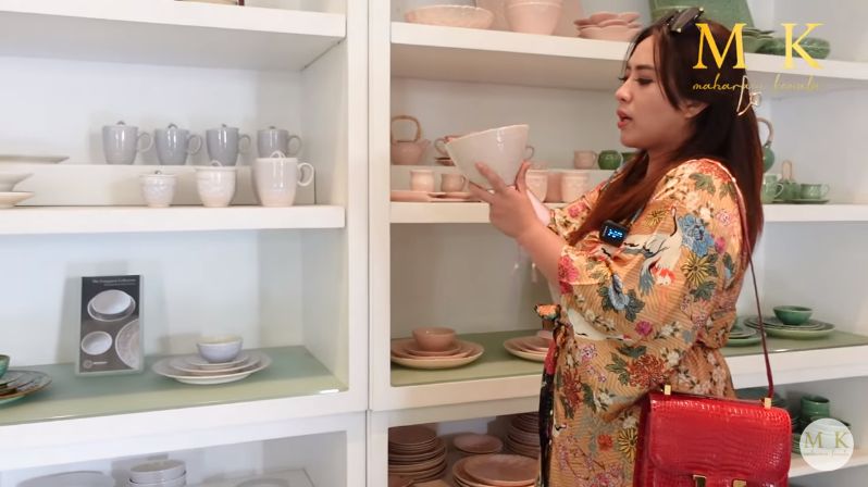 Maharani Kemala Borong Piring Cantik