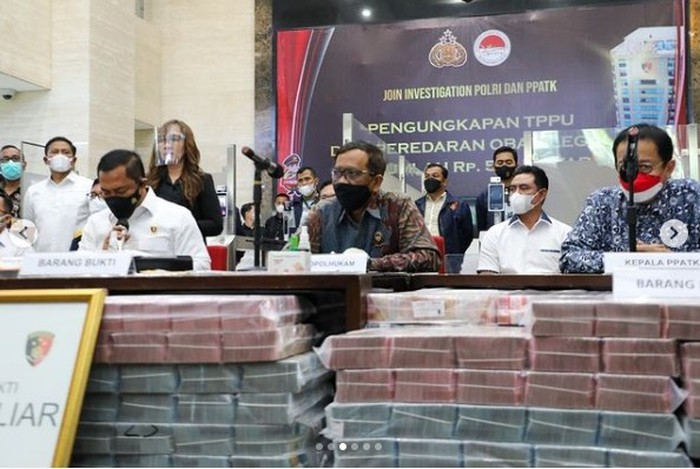 Mahfud MD Pamer Tumpukan Uang Rp 531 M TPPU Obat Ilegal
