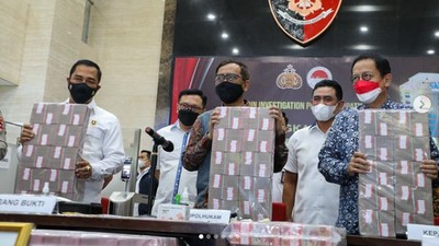 Mahfud MD Pamer Tumpukan Uang Rp 531 M TPPU Obat Ilegal