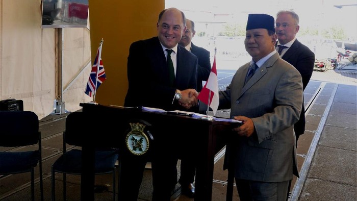 Menteri Pertahanan Republik Indonesia, Prabowo Subianto dan Menteri Pertahanan Inggris, RT. Hon Ben Wallace MP – telah menyaksikan penandatanganan perjanjian tersebut di London. (dok. Kedubes Inggris)