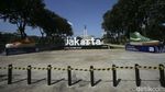 Wih! Ada Sepatu Raksasa di Taman Jakarta
