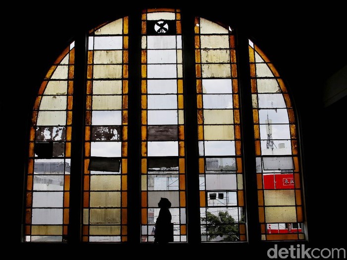 Pesona Stasiun Kota Tua yang Bersejarah Pengguna KRL di Jakarta tentu tak asing dengan Stasiun Jakarta Kota. Banyak hal menarik tentang stasiun yang dulunya dipanggil Stasiun Beos itu lho.