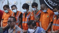 Para tersangka yang diamankan merupakan pengedar dan produsen narkoba lintas wilayah, biasanya mereka beroperasi di Jawa Barat dan Jakarta. Kesepuluh tersangka dikenakan Pasal 113 ayat 1 subsider Pasal 115 subsider 114 ayat 2 dan Pasal 112 junto Pasal 132 UU RI no 35 tahun 2009 tentang narkoba dengan ancaman hukuman maksimal hukuman mati.