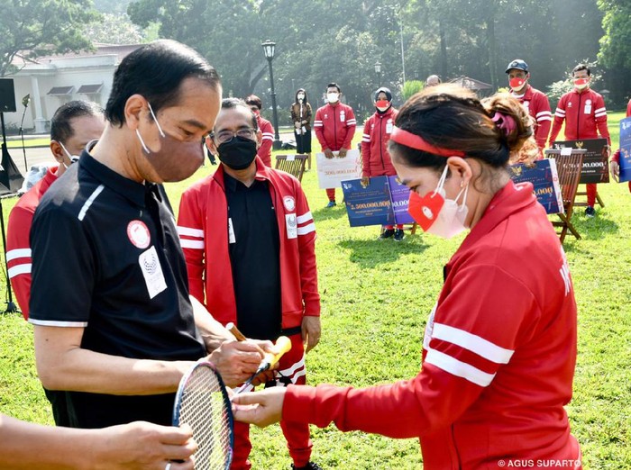 Presiden Jokowi dan Leani Ratri Oktila