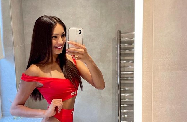 Kenalan dengan Priya Gopaldas, bintang reality show Love Island. Di reality show kencan tersebut, Priya tampil seksi dengan bikini. Tapi kini ia kembali ke pekerjaan awalnya dan meninggalkan atribut glamour dan seksinya. Foto: dok. Instagram