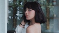 Laman Instagram-nya pun penuh foto-foto seksinya yang menarik setiap mata. (Foto: dok. Instagram @ririfbrn)  