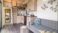 Rumah dengan nama The Nest ini terletak di Phoenix, Arizona. Kamar tidur, dapur, mesin cuci, dan ruang tamu dalam satu ruangan. Kamar tidur terletak di bagian atas atau loteng.