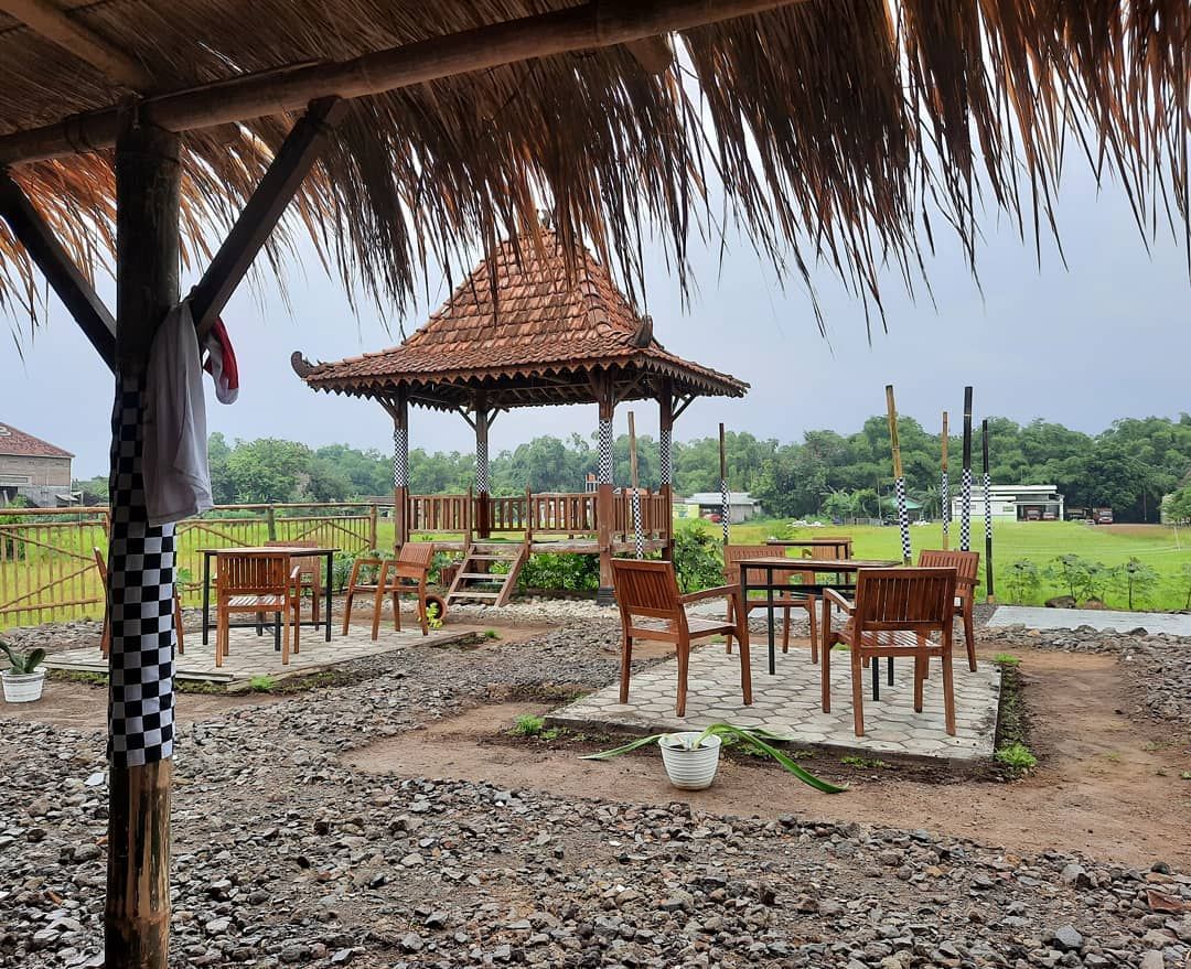 Unik! Warung di Solo Ini Tawarkan Sensasi Makan Soto Pakai Cangkir