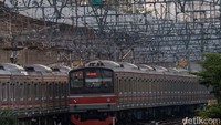 Wajar saja, karena Stasiun Manggarai sudah cukup sibuk melayani penumpang.