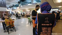 Mereka juga diminta menerapkan protokol kesehatan.