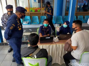 Vaksinasi COVID-19 Sasar Kru dan Penumpang Kapal di Pelabuhan Tanjungwangi