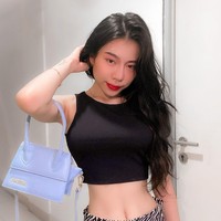 Setelah ditelusuri, tas mewah pemberian Hotman Paris itu merupakan Saddle Bag Blue Dior Oblique Embroidery. Dilansir dari purseblog.com, harga tas Christian Dior itu ditaksir mencapai US$3,700 atau sekitar Rp 52 juta. Foto: Instagram/@veyrubyjane