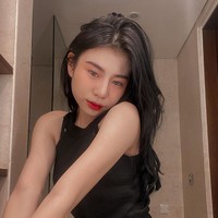 Melalui salah satu video YouTube Denny Sumargo, Vey menjelaskan bahwa dulunya dia adalah seorang vape tricker dan vape model. Kini Vey dikenal sebagai seorang selebgram seksi yang memiliki pengikut Instagram lebih dari 471 ribu pengguna Instagram. Foto: Instagram/@veyrubyjane