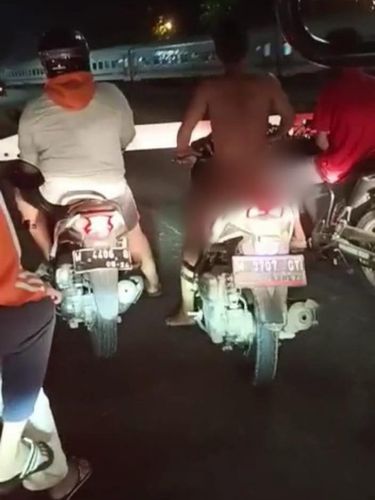 viral pengendara motor bugil