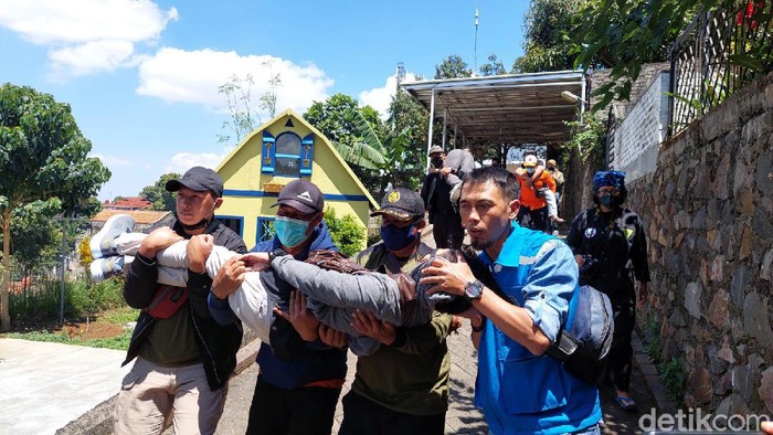 Warga antusias ikut simulasi gempa Sesar Lembang