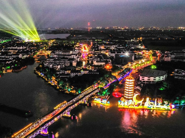 Memukau Lentera Warna-warni Terangi Wilayah China