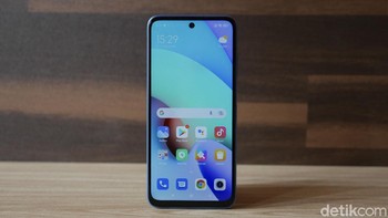 Layarnya punya refresh rate hingga 90Hz dengan AdaptiveSync akan memanjakan pengguna ketika berselancar di internet maupun bermain game secara lancar. Foto: detikINET/Anggoro Suryo Jati