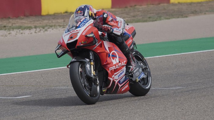 ALCANIZ, SPAIN - SEPTEMBER 11:  Johann Zarco of France and Pramac Racing heads down a straight during the MotoGP of Aragon - Qualifying  at Motorland Aragon Circuit on September 11, 2021 in Alcaniz, Spain. (Photo by Mirco Lazzari gp/Getty Images)