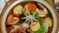 Punya stok egg tofu di rumah? Bikin saja jadi sapo tahu. Tambahkan udang, fillet ayam, dan beragam sayuran supaya nutrisinya makin lengkap. Berikut bahan dan cara membuat sapo tofu seenak menu restoran. Foto: Instagram