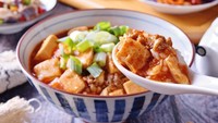 Mapo tahu adalah menu andalan dan favorit di restoran China. Dibuat dari tahu sutera, rasanya yang pedas gurih bikin ketagihan. Jangan lupa tambahkan daging ayam/sapi cincang agar lebih enak. Intip resepnya di sini. Foto: iStock