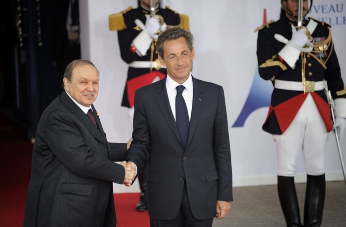 Abdelaziz Bouteflika, Presiden Aljazair 1999-2019 Meninggal Dunia

Presiden Aljazair yang berkuasa sejak 1999 hingga 2019, Abdelaziz Bouteflika wafat, Sabtu (18/9). Ia meninggal pada usai 84 tahun karena sakit. Berikut foto-fotonya semasa menjabat presiden.