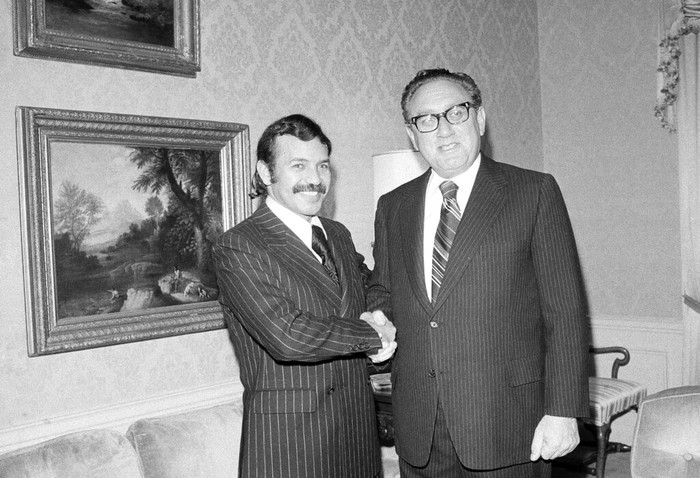 Abdelaziz Bouteflika, Presiden Aljazair 1999-2019 Meninggal Dunia Abdelaziz Bouteflika, Presiden Aljazair 1999-2019 Meninggal Dunia
Presiden Aljazair yang berkuasa sejak 1999 hingga 2019, Abdelaziz Bouteflika wafat, Sabtu (18/9). Ia meninggal pada usai 84 tahun karena sakit. Berikut foto-fotonya semasa menjabat presiden.