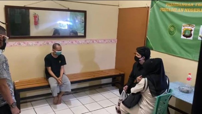 Atta Halilintar dan Aurel Hermansyah temui Savas pemfitnahnya (dok.istimewa) Atta Halilintar dan Aurel Hermansyah temui Savas pemfitnahnya (dok.istimewa)
