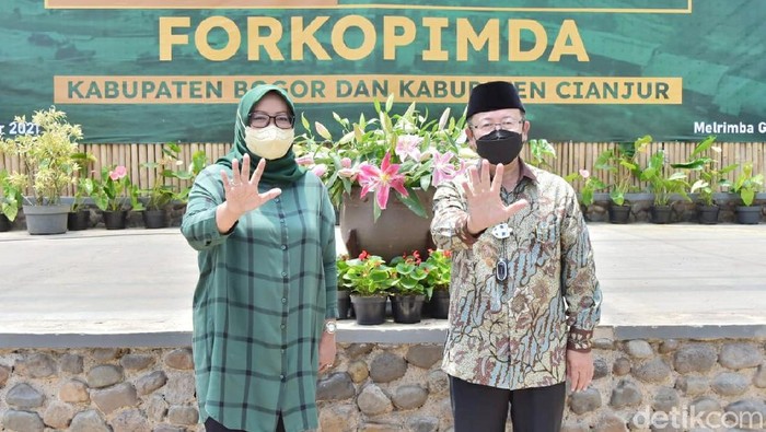 Bupati Bogor Ade Yasin dan Bupati Cianjur Herman Suherman desak pembangunan jalur puncak 2