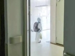 Sedih, Viral Anak 4 Tahun Pakai Hazmat Tiba di RS Sendiri, Karantina Tanpa Ortu