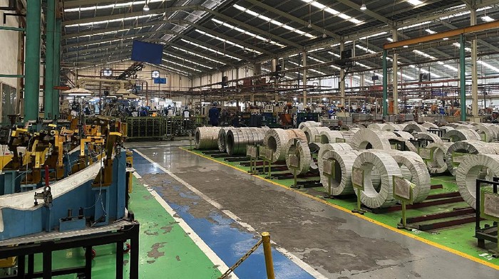 PT Dharma Polimetal (Dharma Group), perusahaan manufaktur Triputra Group yang memproduksi komponen otomotif menargetkan dapat mengangkat penjualannya hingga 38.81 % menjadi senilai Rp 3,08 triliun pada 2021. Optimisme ini seiring dengan momen kebangkitan industri otomotif, khususnya segmen kendaraan roda empat (4W).