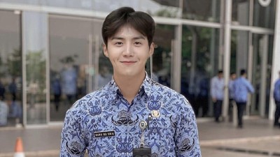 8 Foto Editan Kim Seon Ho & Hometown Cha Cha Cha Melokal, Bikin Ngakak