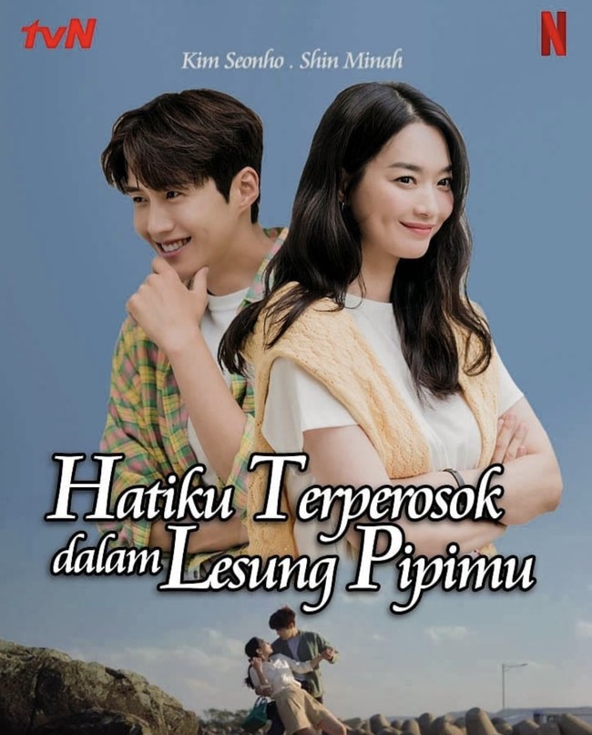 Sejak awal, penonton melihat kemiripan Hometown Cha Cha Cha dengan ftv Indonesia. Kira-kira begini judul ftv yang dibintangi duo lesung pipi ini. Foto: dok. Instagram hometownchachacha