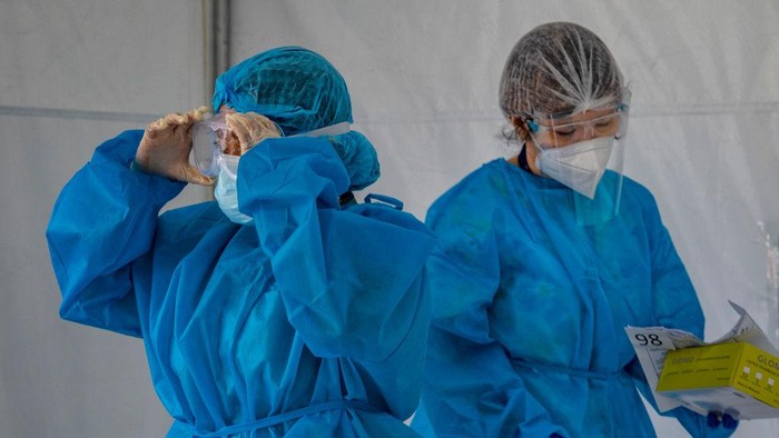 Jumlah perawat semakin berkurang di tengah meningkatkan kasus Corona di Filipina. Departemen Kesehatan melaporkan kekurangan perawat lebih dari 100.000 orang.