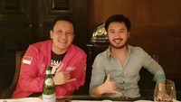 Menjadi pengusaha mobil mewah membuat Rudy kerap bertemu klien-kliennya. Makan enak di restoran mewah sambil membicarakan bisnis menjadi agenda meeting yang disukai Rudy. Foto: Instagram/_rudysalim