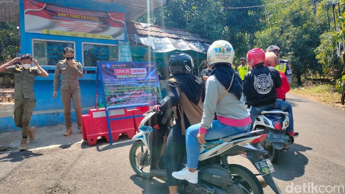 Ganjil genap di tempat wisata paralayang Majalengka
