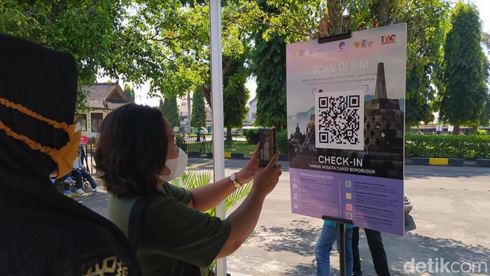 Hari Pertama Uji Coba Pembukaan Candi Borobudur Banyak Dijumpai Hambatan