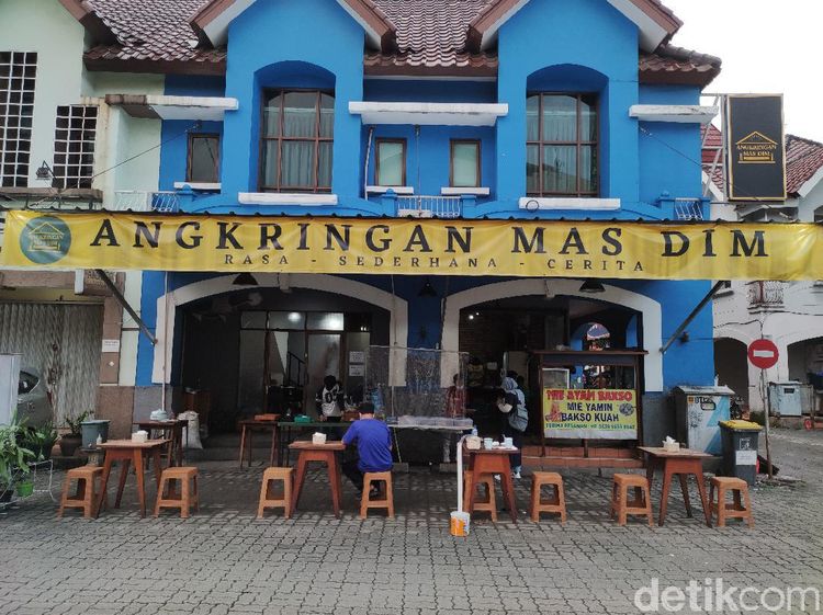 Jajan Murah dan Enak di Angkringan Milik Artis Dimas Seto