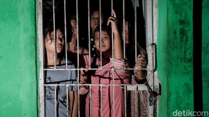 Jalan Pemulihan Orang Gangguan Jiwa Orang dengan gangguan jiwa (ODGJ) kerap mendapat stigma negatif di masyarakat. Padahal, ODGJ juga manusia biasa yang bisa sembuh melalui proses pemulihan. Seperti apa caranya?