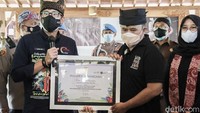 Tamansari menjadi salah satu dari 50 desa wisata terbaik di Indonesia. Menparekraf Sandiaga mengunjungi desa tersebut pada Sabtu (18/9).