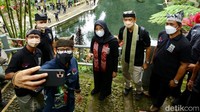 Sendang Seruni berasal dari nama tanaman bunga Seruni yang tumbuh di sekitar sendang. Ada tujuh mata air mengalir di Sekitar Sendang Seruni. 